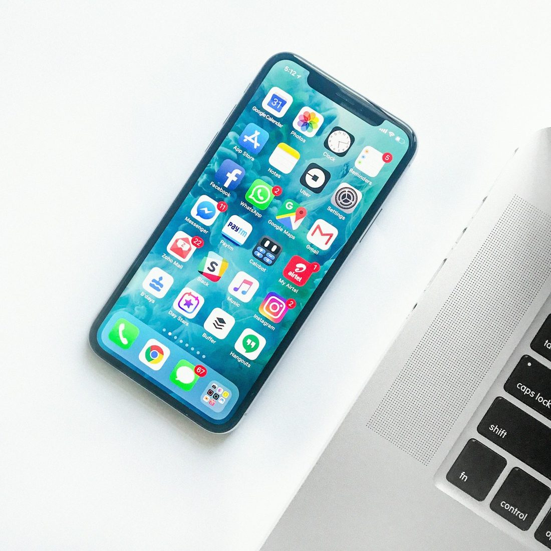 爱游戏 APP 赛程与赛事列表界面示意